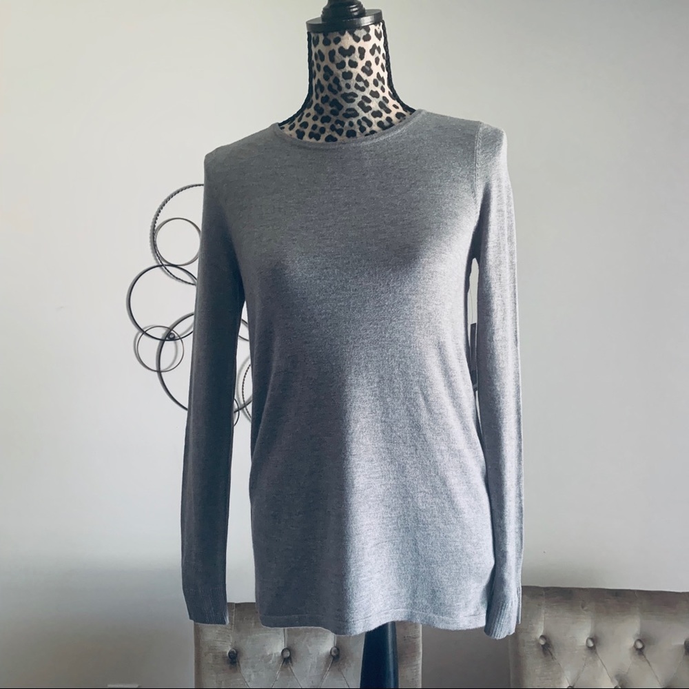 New Kensie Gray sweater with zipper back‎ - Picture 2 of 8